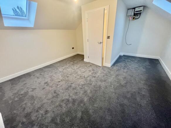 4 bed Semi-Detached to rent Image 11