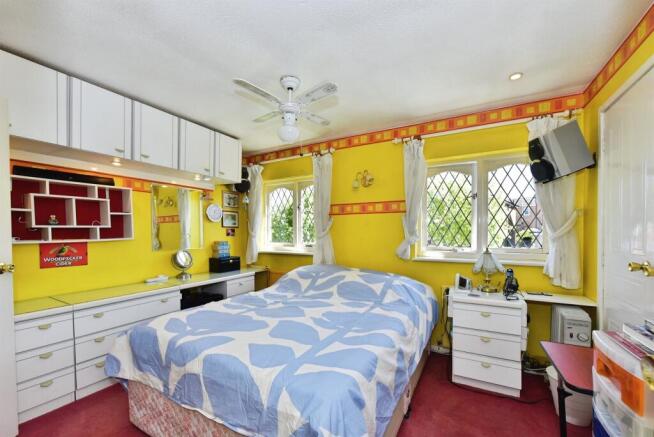 4 bed Detached for sale Image 7