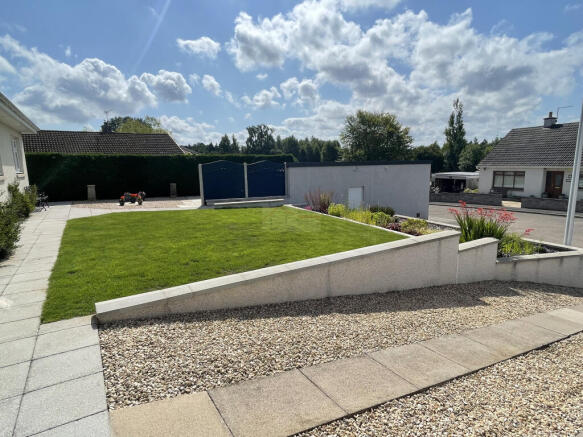 Front garden a.JPG