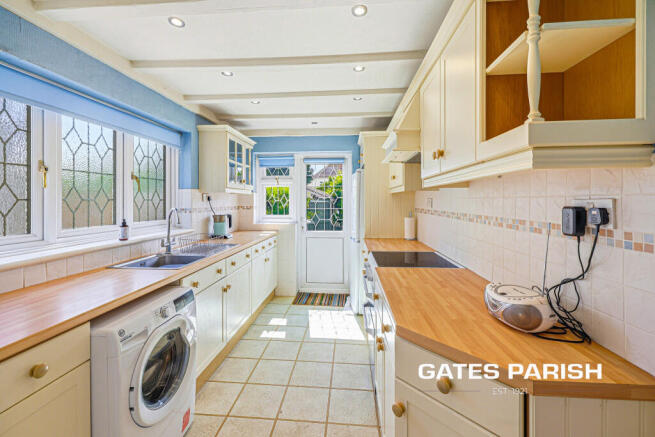 Fleet Avenue, Upminster, Cranham, RM14 photo 4