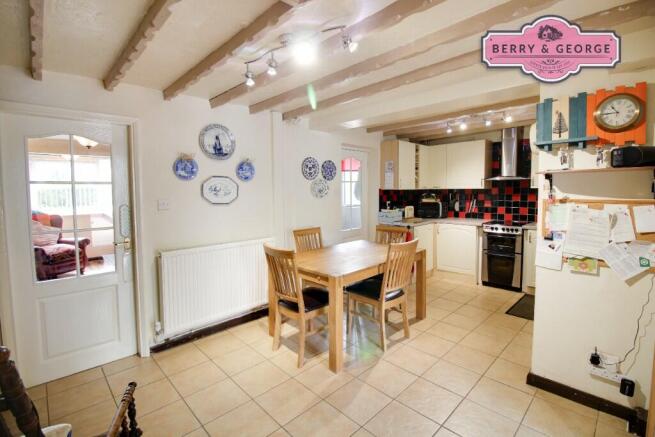 KITCHEN / DINER