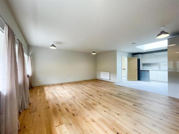5 bed Mews to rent Image 9