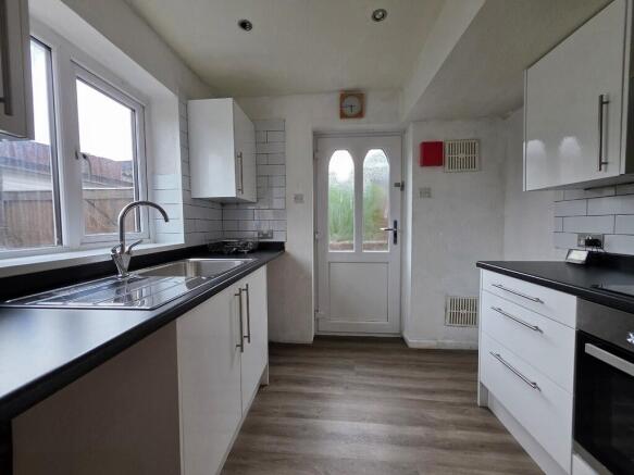 3 bed Semi-Detached to rent Image 11