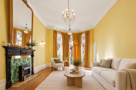 Rosary Gardens,
South Kensington, SW7