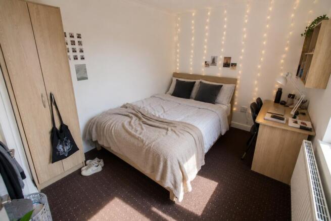 4 bed Terraced to rent Image 6
