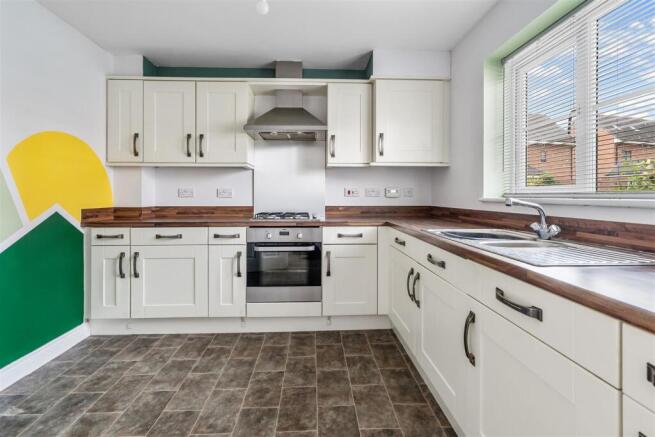 3 bed Semi-Detached for sale Image 4