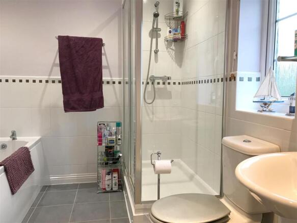 En Suite 1.JPG