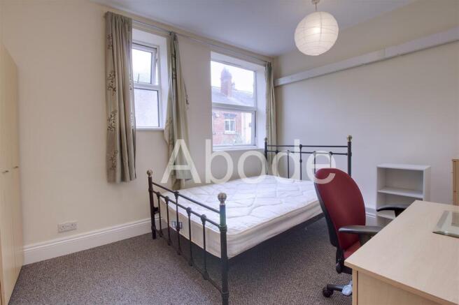 5 bed House to rent Image 4