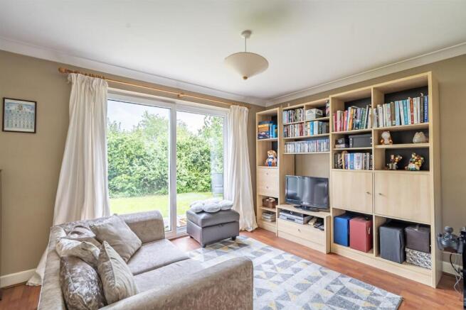 5 bed Detached for sale Image 11