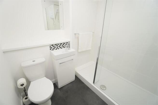 BATHROOM1.jpg