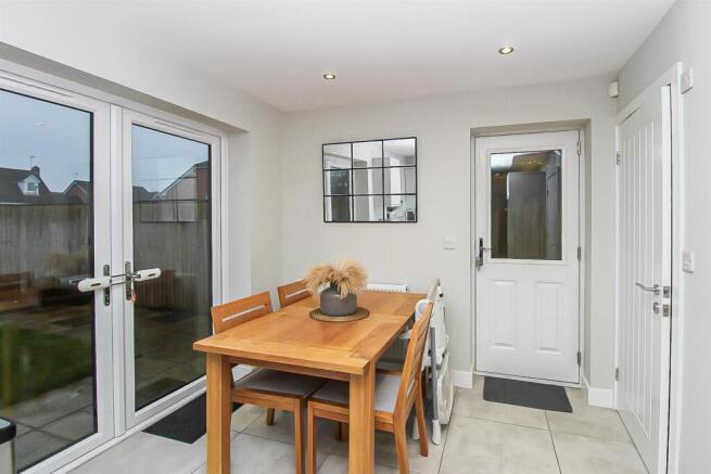 3 bed Semi-Detached for sale Image 4