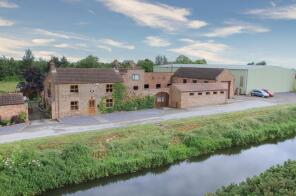 Dipping House Farm, Sandtoft Road, Westgate, Doncaster DN9 1PN