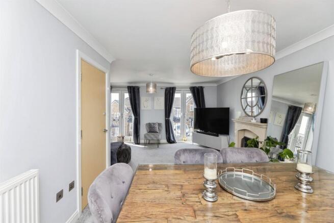 4 bed Town House for sale Image 11
