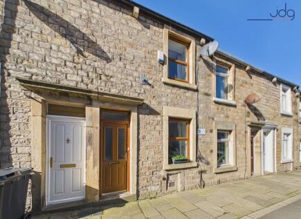 Denis Street, Canal Quarter | A Tucked-Away Terrace by the Canal