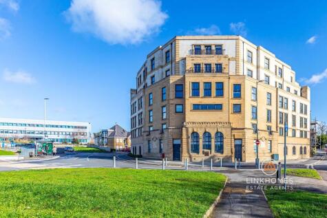 Commercial Road, Poole, BH14