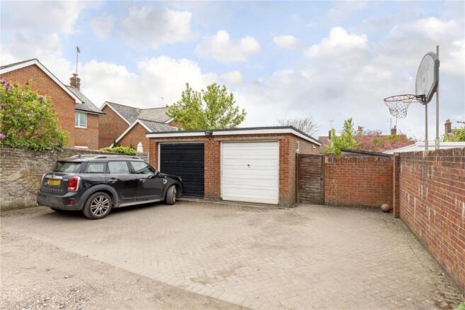 Garage & Parking