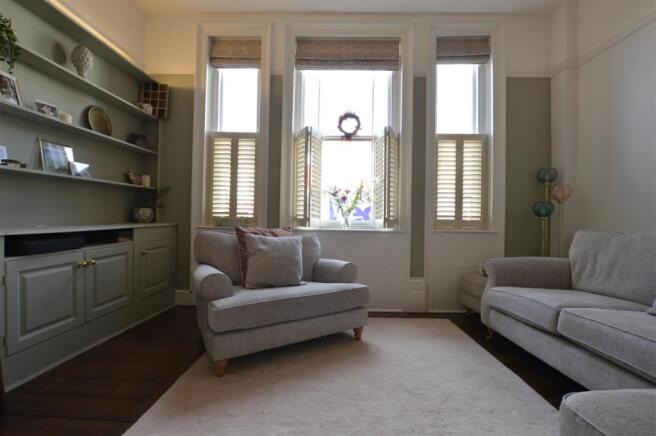 Living room 1.JPG