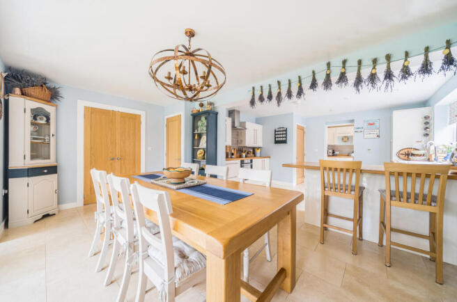 Dining Area/Bar