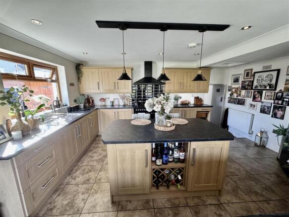 Kitchen/Living Area