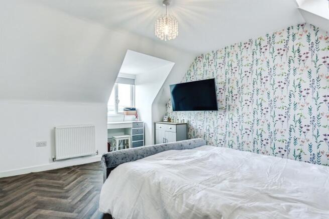 4 bed Detached for sale Image 10