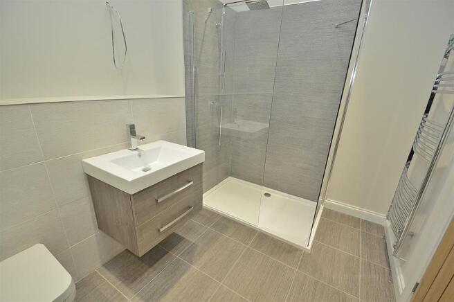 Bed 1 En-Suite Bathroom
