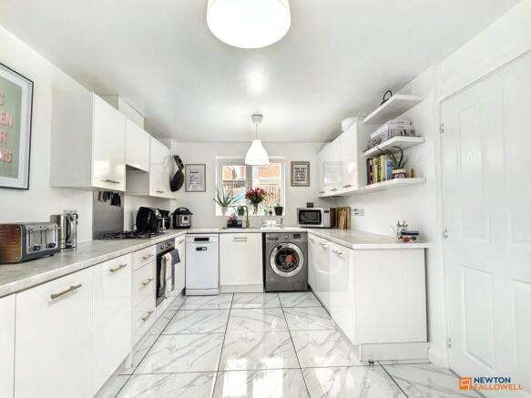 Cave Crescent, Coalville, LE67 photo 3