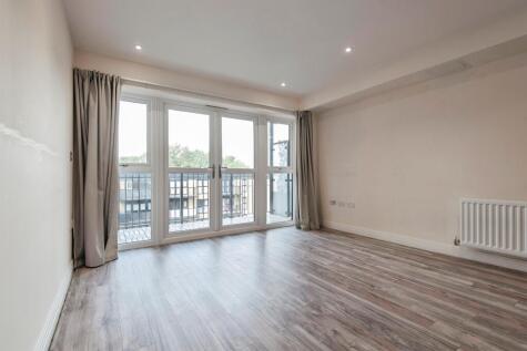 Giles Crescent, STEVENAGE