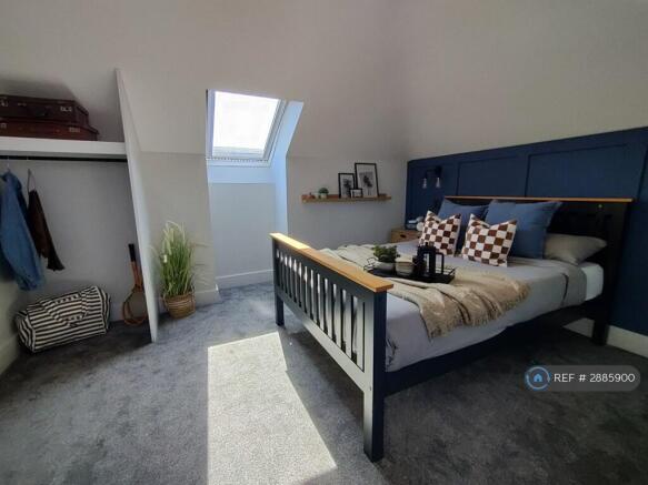 Room 6 - Ensuite Double - £745pcm