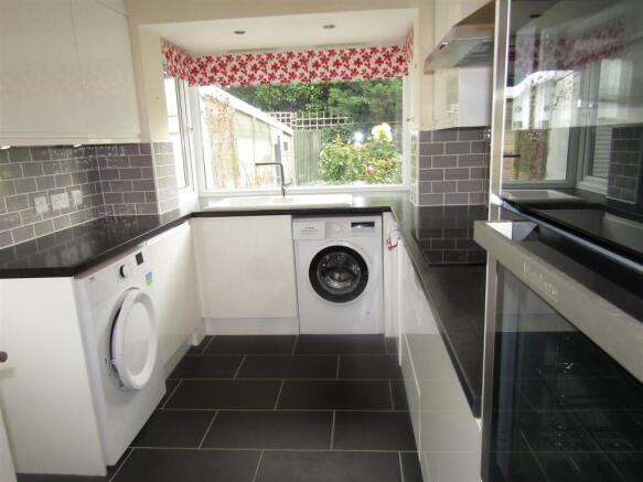4 bed Bungalow for sale Image 4