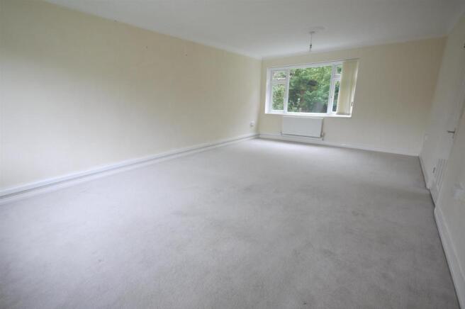 SPACIOUS LOUNGE
