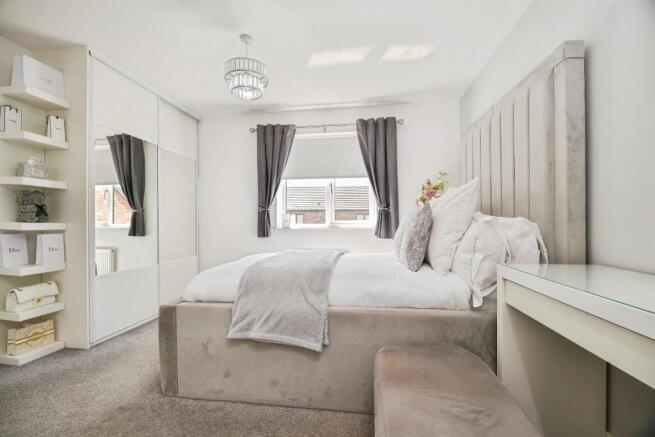 4 bed Detached for sale Image 12