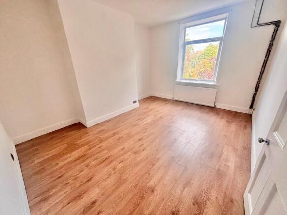 2 bed House to rent Image 6