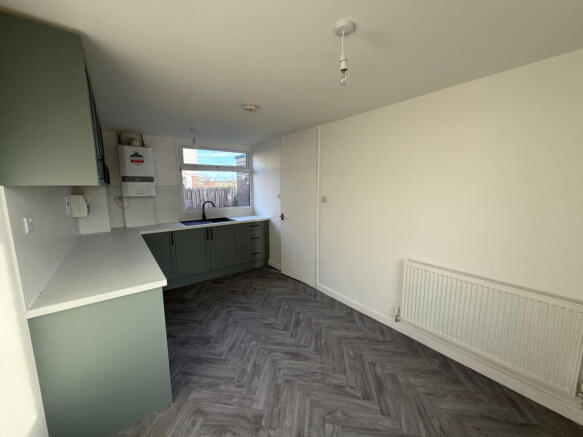 3 bed Terraced to rent Image 4