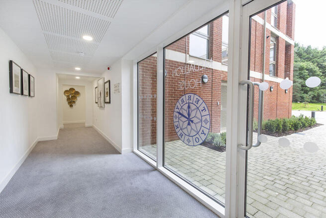 2 bed Apartment to rent Image 8