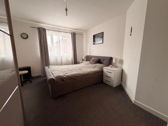 2 bed Flat for sale Image 5
