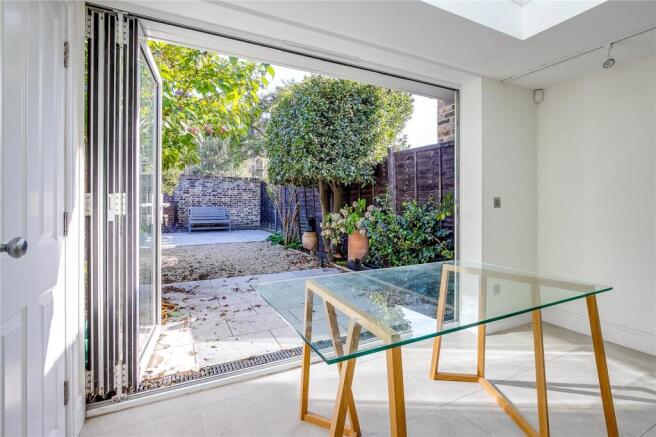 Dining Room & Garden