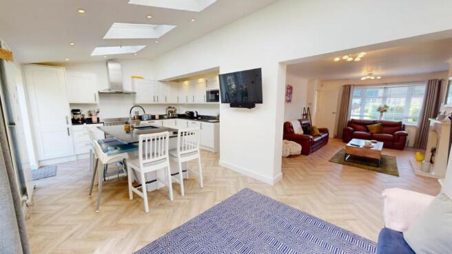 KITCHEN/DINING ROOM