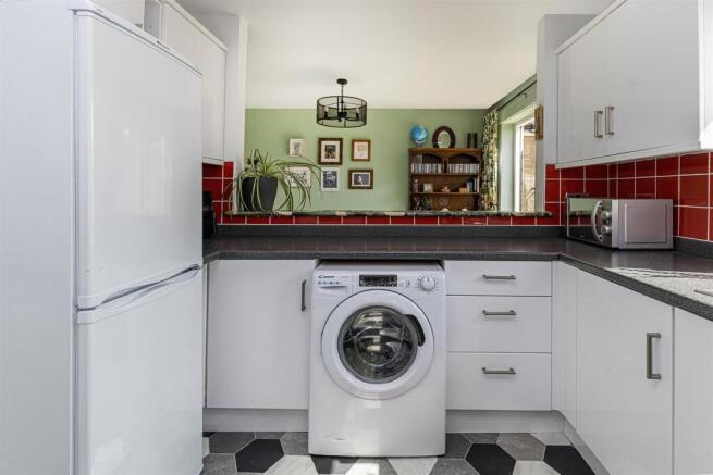 3 bed Semi-Detached Bungalow for sale Image 7