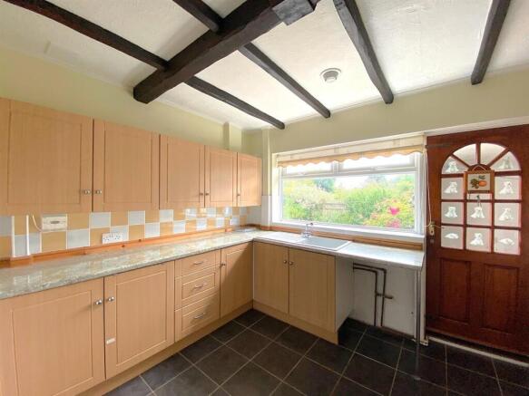 14 Ravens Close - Kitchen2.jpg