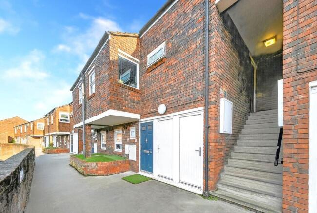 Albany Close, London photo 4