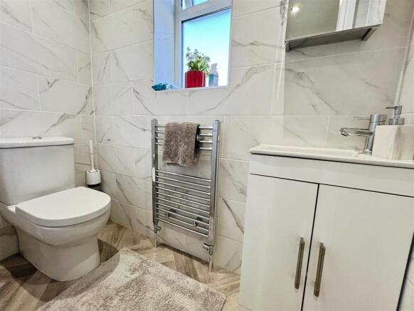 4 bed Detached for sale Image 12