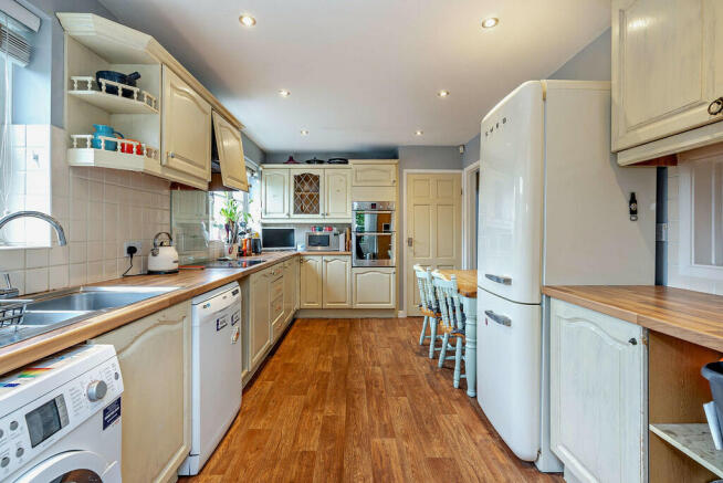 8587691-interior2...