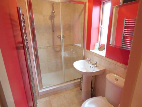 EN SUITE SHOWER ROOM