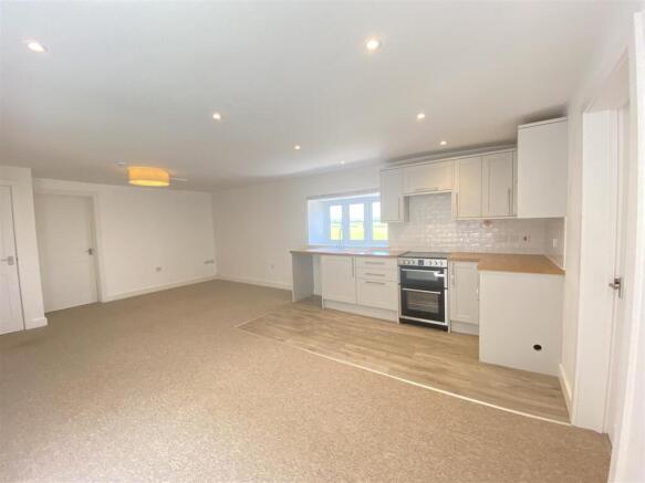 Lounge & Kitchen