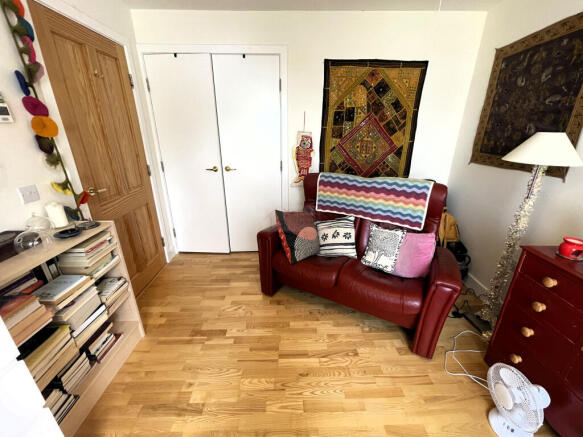 Bedrom 1b.JPG