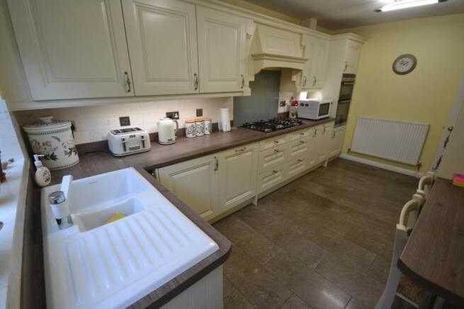 BREAKFAST/KITCHEN