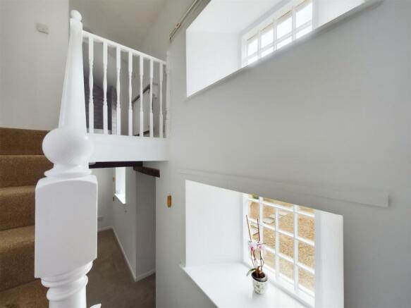 FIRST FLOOR LANDING