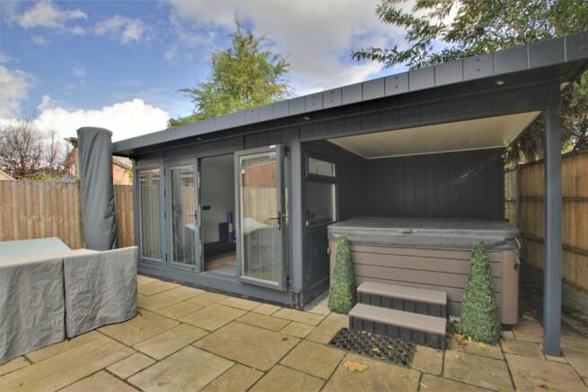GARDEN ROOM