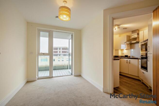 8687105-interior18-800.jpg