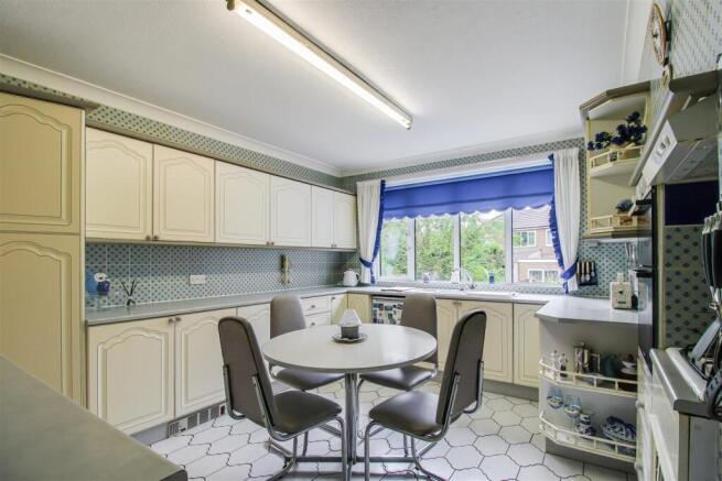 KITCHEN/BREAKFAST ROOM